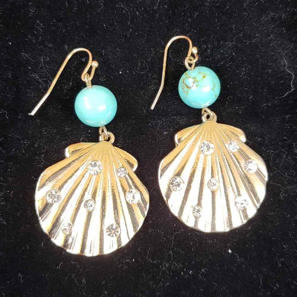 Gorgeous Earring - Picture 2 of 7